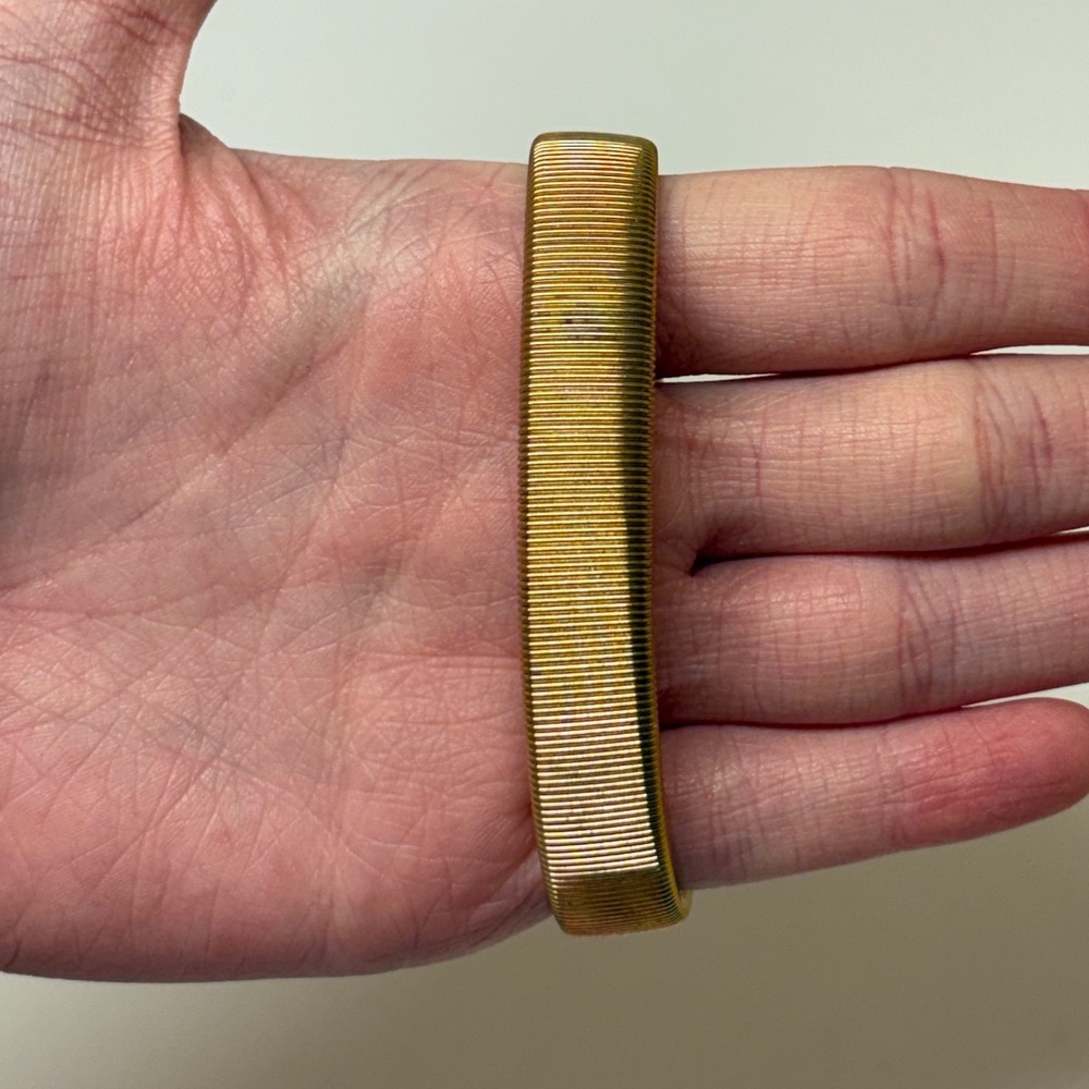 Vintage Gold Tone Ribbed Expansion Stretch Bracelet